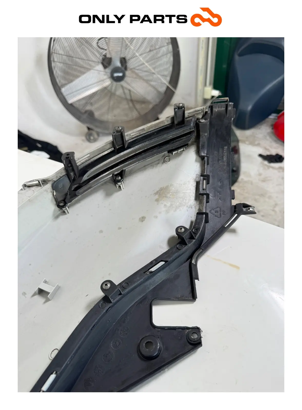 OWIEWKA BOCZNA TYLNA LEWA KYMCO PEOPLE S 300 2021 Kymco People S 300cc 2021 Grigio używana — prawdziwe zdjęcie 10