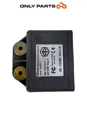 Used Seat and trunk opening control module Piaggio MP3 250 2009 Piaggio MP3 250cc 2009 Grigio — real photo 5