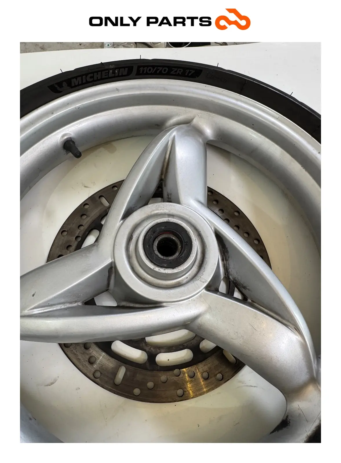 FELGA PRZEDNIA ALUMINIOWA 17 BMW F 650 CS 2001 BMW F 650 CS 2001 Grigio używana — prawdziwe zdjęcie 11
