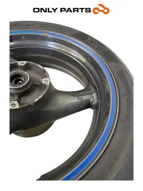 FELGA TYLNA ALUMINIOWA 17X5.5 HONDA VTR 1000 F 1999 Honda VTR 1000 F 1999 Rosso używana — prawdziwe zdjęcie 9
