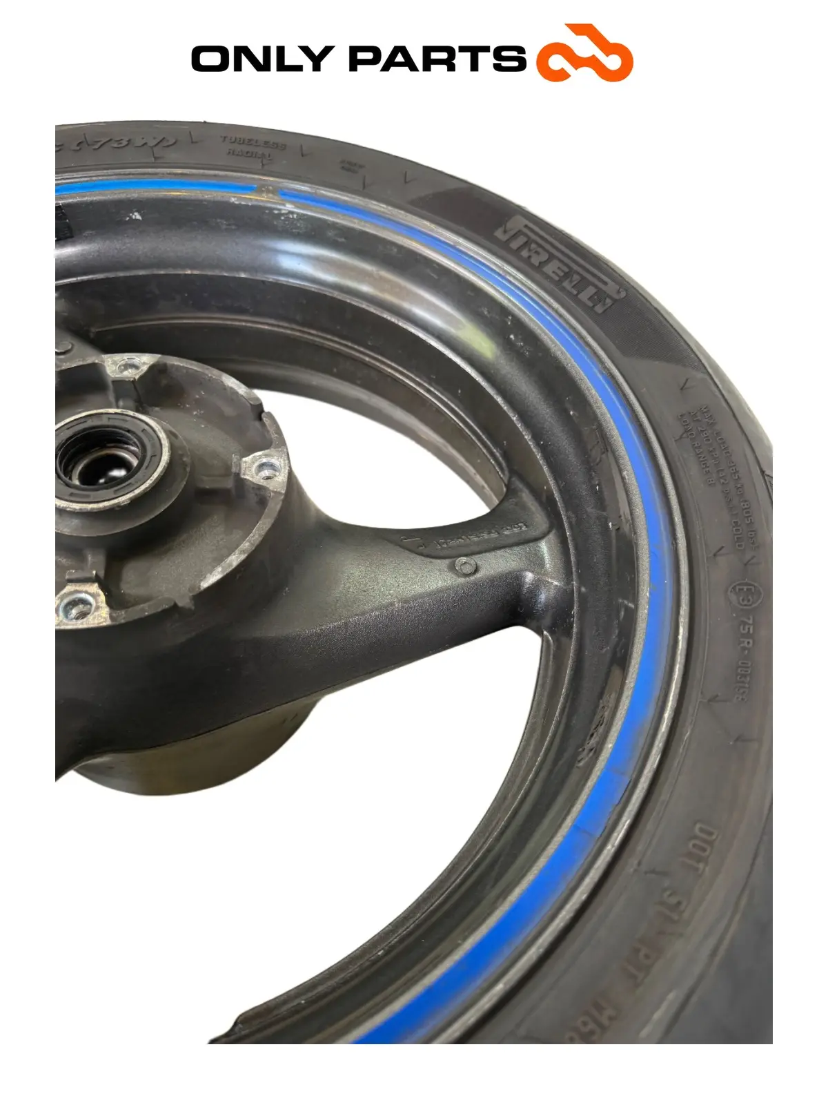 FELGA TYLNA ALUMINIOWA 17X5.5 HONDA VTR 1000 F 1999 Honda VTR 1000 F 1999 Rosso używana — prawdziwe zdjęcie 9