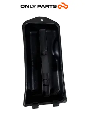 POKRYWA SCHOWKA AKUMULATORA CZARNA PIAGGIO VESPA LX 125 2011 Piaggio Vespa Lx 125cc 2011 Nero używana — prawdziwe zdjęcie 2