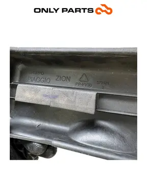 Coperchio vano batteria Piaggio Vespa Lx 150cc 2014 de segunda mano — foto real 7