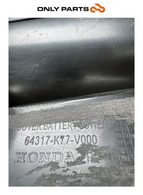 Copertura inferiore vano batteria Honda SH 150cc 2017 Nero usato — foto reale 7
