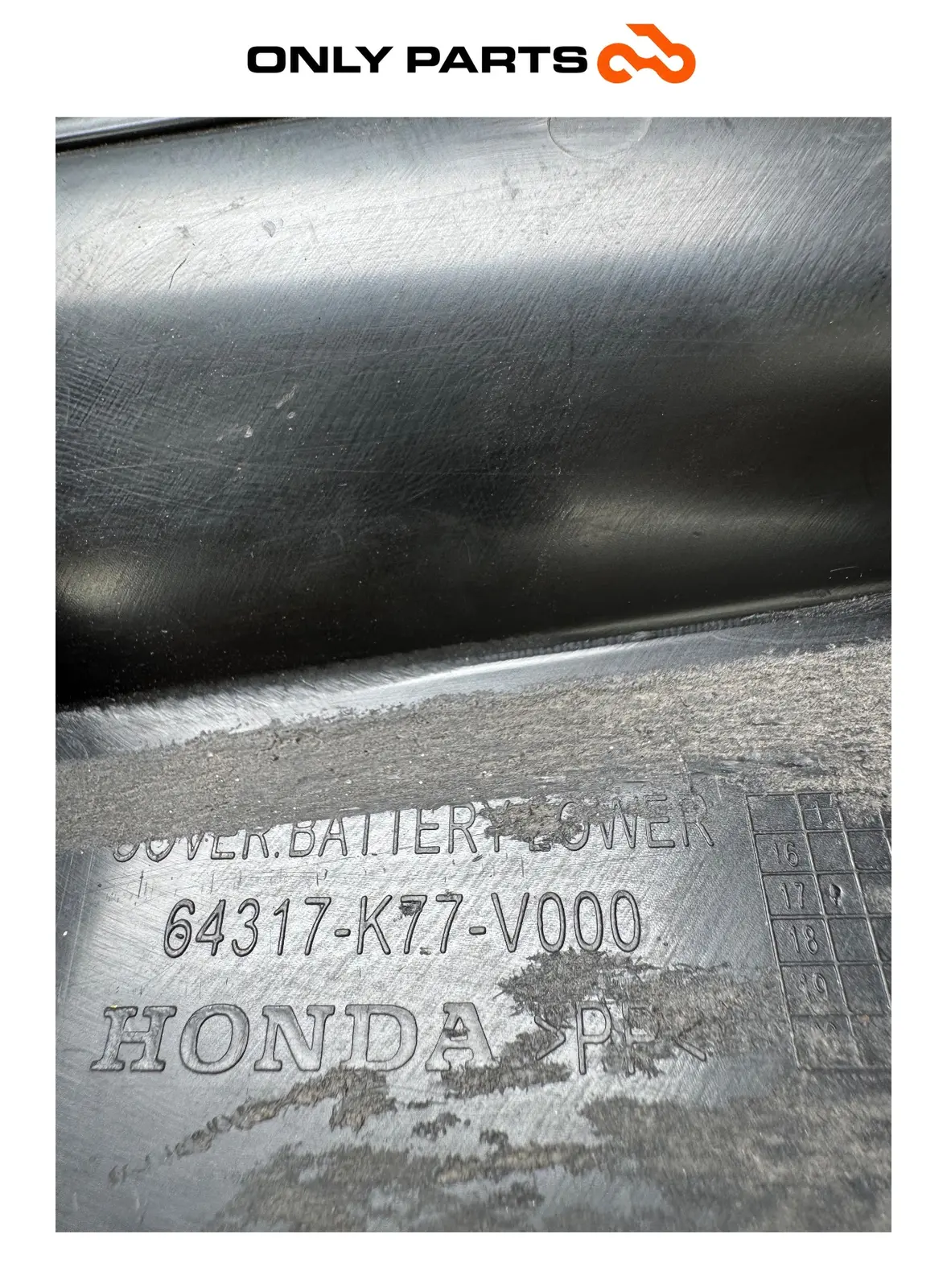 Copertura inferiore vano batteria Honda SH 150cc 2017 Nero usato — foto reale 7