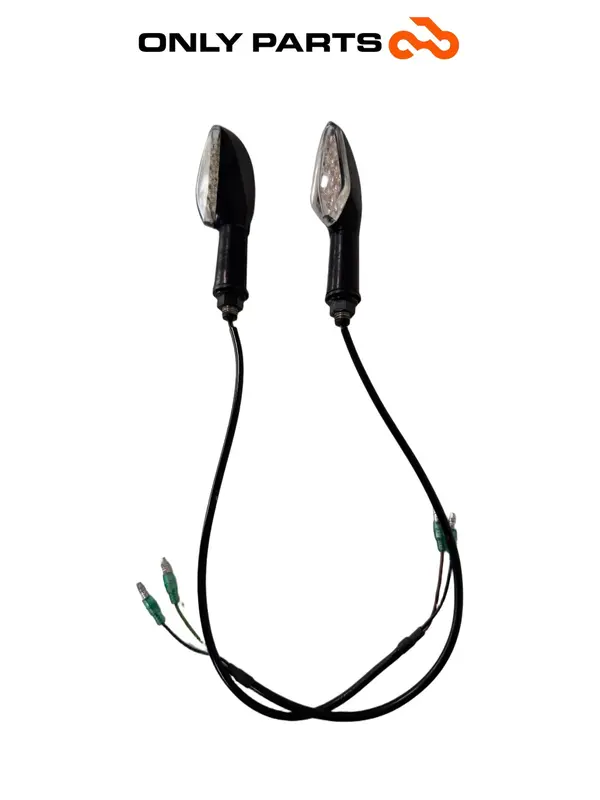 ЧИФТ ПРЕДНИ LED МИГАЧИ QUADRO 350 S 2013 — 2
