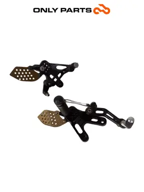 Gebrauchte Coppia pedane guidatore KTM Super Duke 990cc 2006 Nero/Arancione — echtes Foto 3