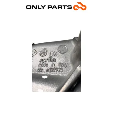 Used Pair of passenger footrests Aprilia Scarabeo 300 2010 Aprilia Scarabeo 300cc 2010 Bianco — real photo 11