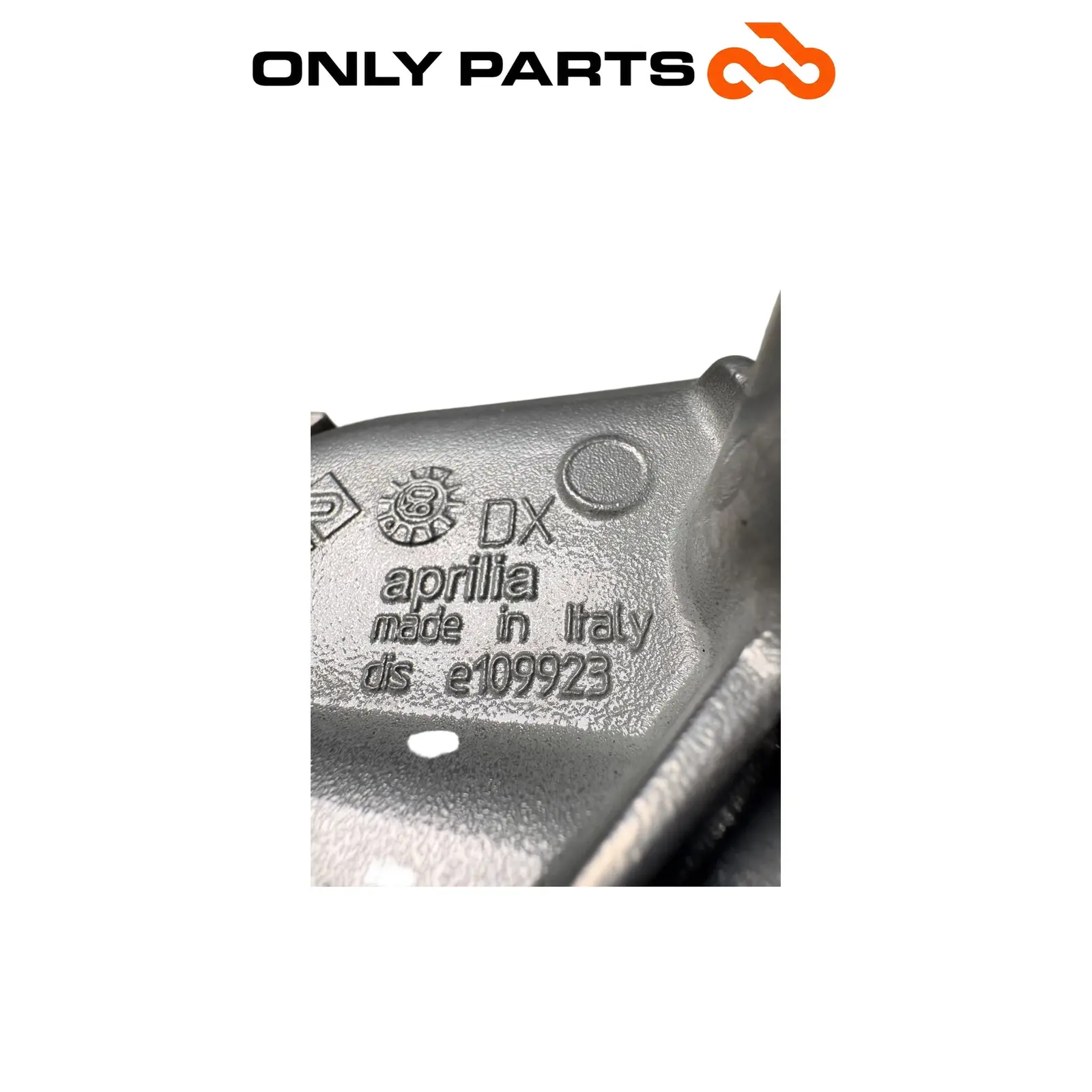 Used Pair of passenger footrests Aprilia Scarabeo 300 2010 Aprilia Scarabeo 300cc 2010 Bianco — real photo 11