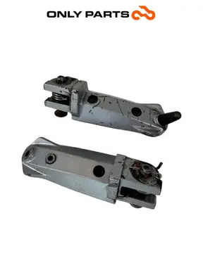 PÁR PŘEDNÍCH STUPAČEK ŘIDIČE BMW F 650 CS 2001 OEM BMW F 650 CS 2001 Grigio použitý — skutečná fotka 6