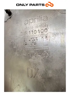 Used Pair of rubber footboard mats Aprilia Scarabeo 300 2010 Aprilia Scarabeo 300cc 2010 Bianco — real photo 8