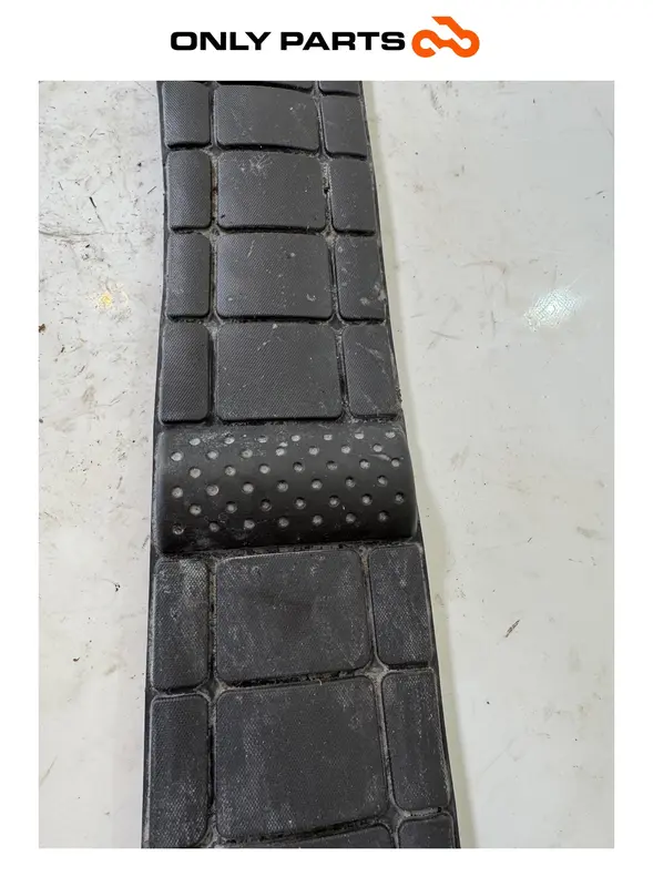 PAR TAPETES ESTRIBO EM BORRACHA SUZUKI BURGMAN 650 2010 — 4