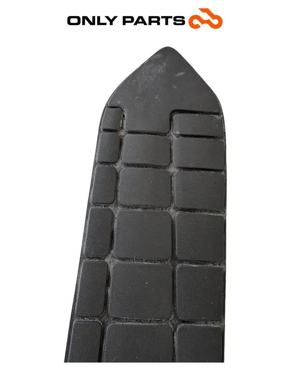 PAR TAPETES ESTRIBO EM BORRACHA SUZUKI BURGMAN 650 2010 — 5