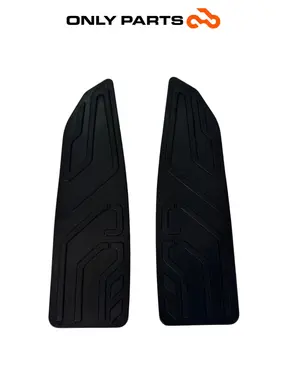Used PAIR OF FRONT RUBBER FOOTBOARD MATS KYMCO X-TOWN 300 2016 Kymco X-Town 300cc 2016 Nero — real photo 1