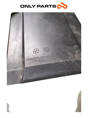 Üzemanyagtartály hőpajzs 1764262B-000-00 Quadro 350 S 2013 Quadro 350 S 2013 Nero használt — valódi fotó 7