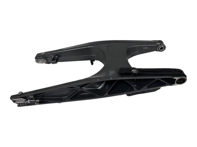 ZADNÍ KYVNÁ VIDLICE KTM DUKE 200CC 2012 OEM 90104030033 — 3