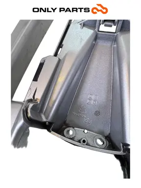 Maniglione posteriore Piaggio Vespa GT 200cc 2003 Viola de segunda mano — foto real 8