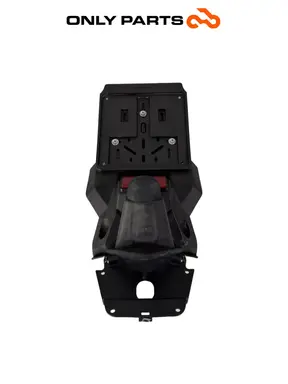 parafango posteriore / portatarga Quadro 350 S 2013 Nero de segunda mano — foto real 3