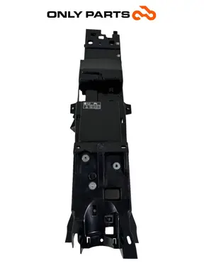 Plastica sottosella / vano batteria Yamaha Tracer 900cc 2019 Nero de segunda mano — foto real 4