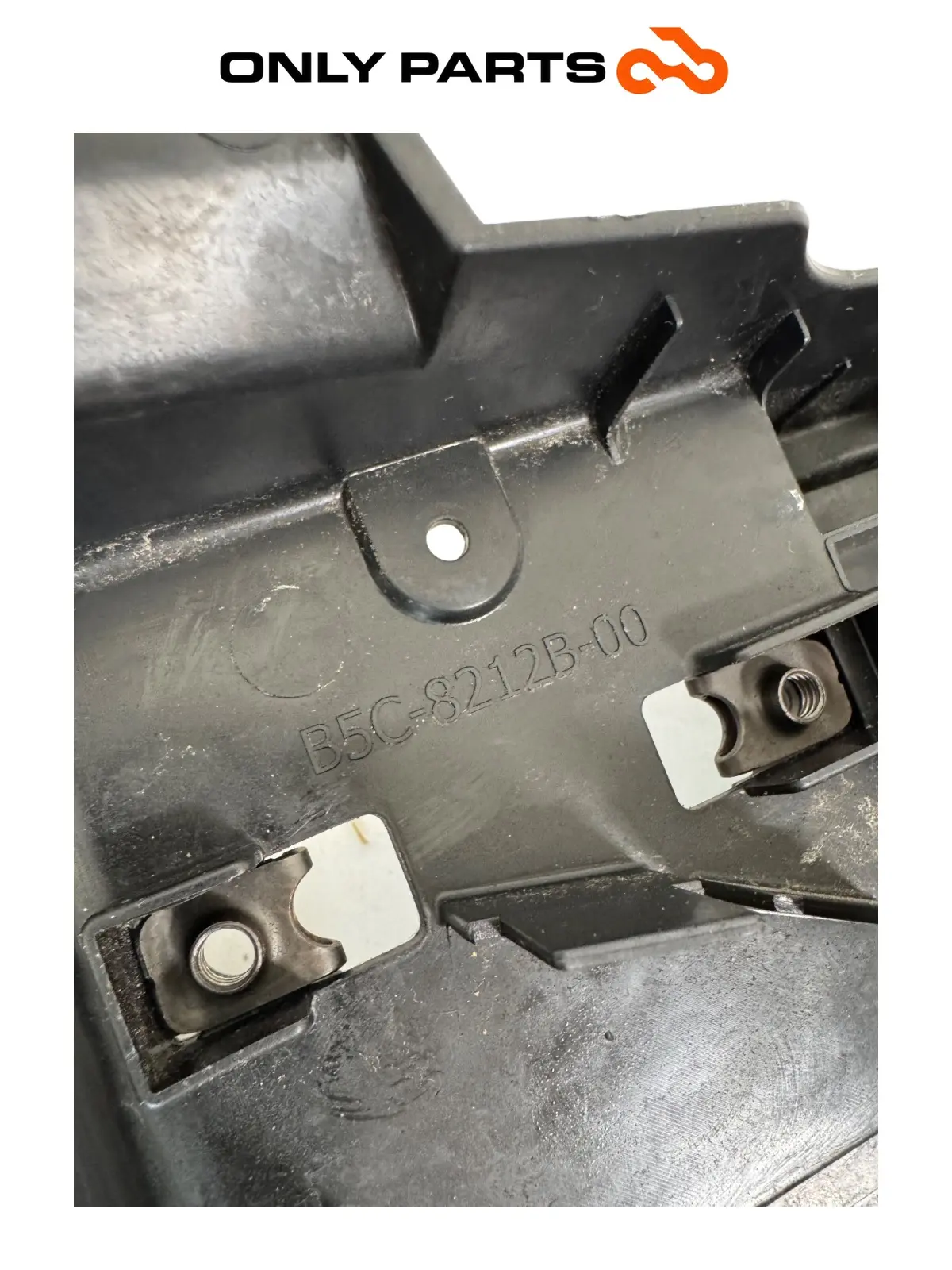 Plastica sottosella / vano batteria Yamaha Tracer 900cc 2019 Nero de segunda mano — foto real 8