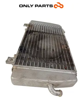 Radiador de refrigeración de aluminio Piaggio MP3 Yourban 300 2013 Piaggio Mp3 Yourban 300cc 2013 Bianco de segunda mano — foto real 6
