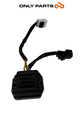 Regolatore di tensione Piaggio Vespa Lx 125cc 2011 Nero usato — foto reale 2