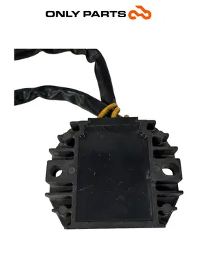 Regolatore di tensione Piaggio Vespa Lx 125cc 2011 Nero usato — foto reale 9