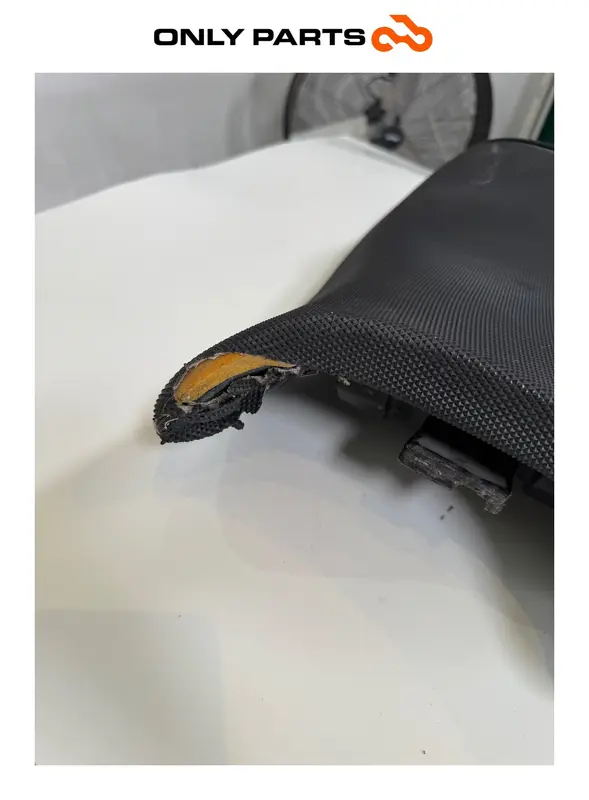 SIEDZENIE KIEROWCY CZARNE HONDA VTR 1000 F 1999 PATRZ USTERKA ZDJĘCIE — 2