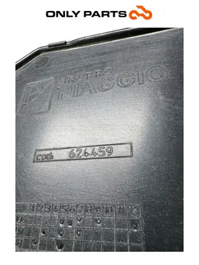 Pokrywa skrzynki bezpieczników prawa Piaggio MP3 250 2009 Piaggio MP3 250cc 2009 Grigio używana — prawdziwe zdjęcie 8