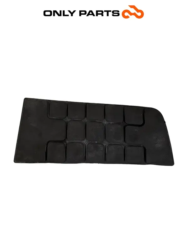 TAPETE BORRACHA TRASEIRO ESQUERDO SUZUKI BURGMAN 650 2010 — 2