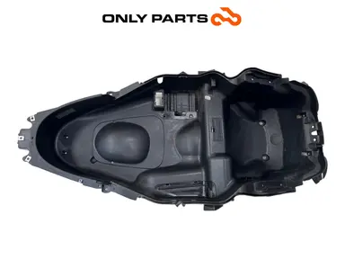 Gebrauchte Staufach unter der Sitzbank / Helmfach Piaggio MP3 250cc 2009 Grigio — echtes Foto 1