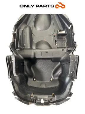 Gebrauchte Staufach unter der Sitzbank / Helmfach Piaggio MP3 250cc 2009 Grigio — echtes Foto 12
