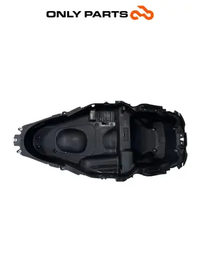 Gebrauchte Staufach unter der Sitzbank / Helmfach Piaggio MP3 250cc 2009 Grigio — echtes Foto 9