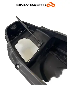SCHOWEK POD SIEDZENIEM NA KASK PIAGGIO X9 EVOLUTION 250 2005 Piaggio X9 evolution  250cc używana — prawdziwe zdjęcie 9